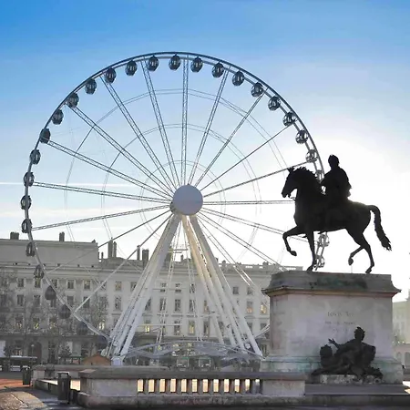 Hotel Mercure Centre Lumiere 4*